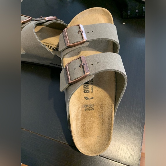 Birkenstock Arizona Birko-Flor. 39 = 8/8.5 size - Picture 2 of 5